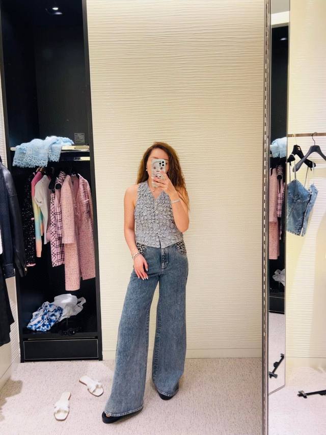 Original Cha.....2025 Early Fall new style, fashionable wide-leg jeans with flor