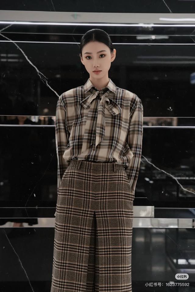 Original Ys 2025 early autumn new fashion bow plaid shirt, the upper body is fu