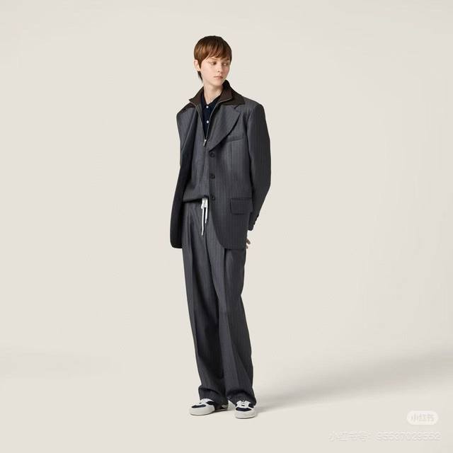 Original Mm 2025 early autumn new fashion contrast striped suit jacket, cuffs a