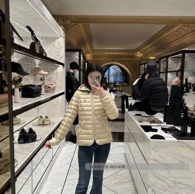 Original Mo.....2025 Early Fall/Winter Collection, a stylish, slim-fitting hood