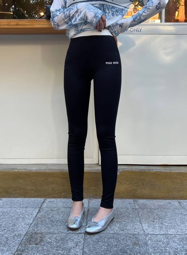 Original Mm 2025 Early Fall new fashionable webbing leggings, custom-made from