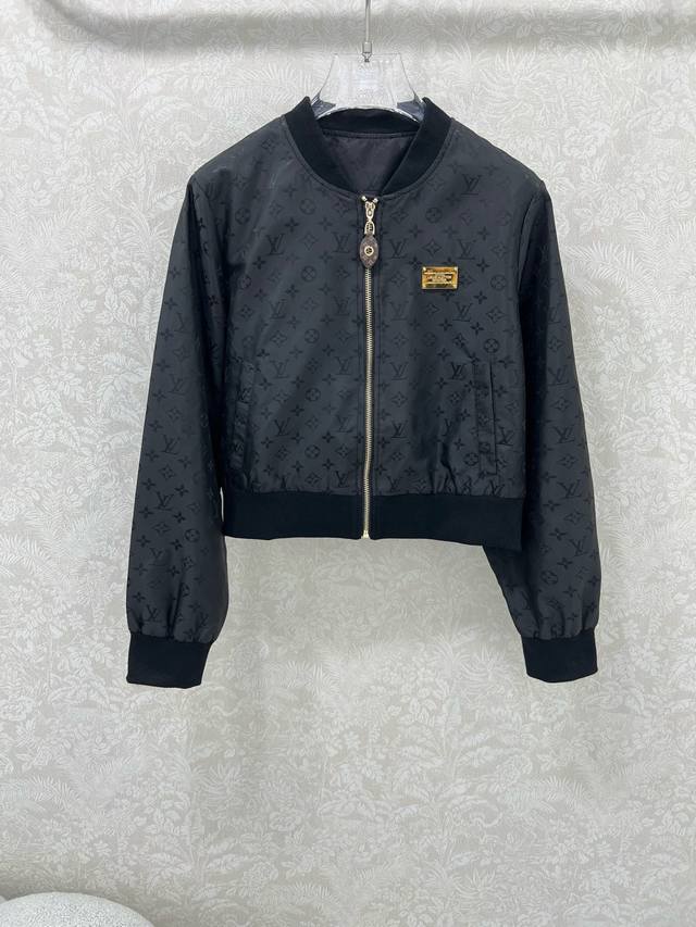 Louis Vuitto*25 new jacket with a threaded collar and monogram print. The all-ov