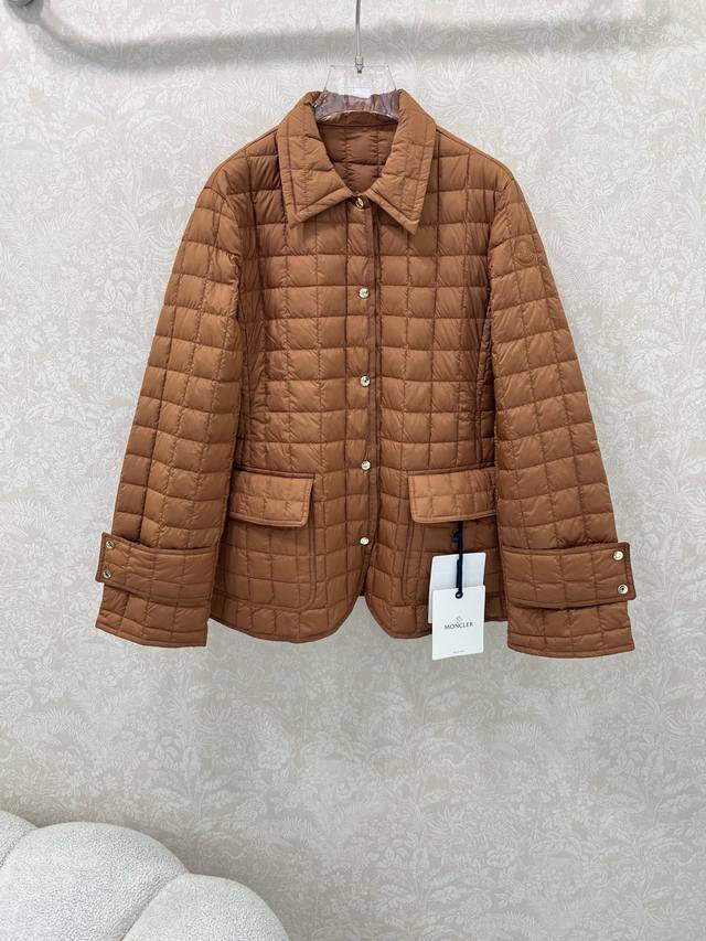 Moncle*25's new Epinal square plaid lapel down jacket is a poem of plaid and a r