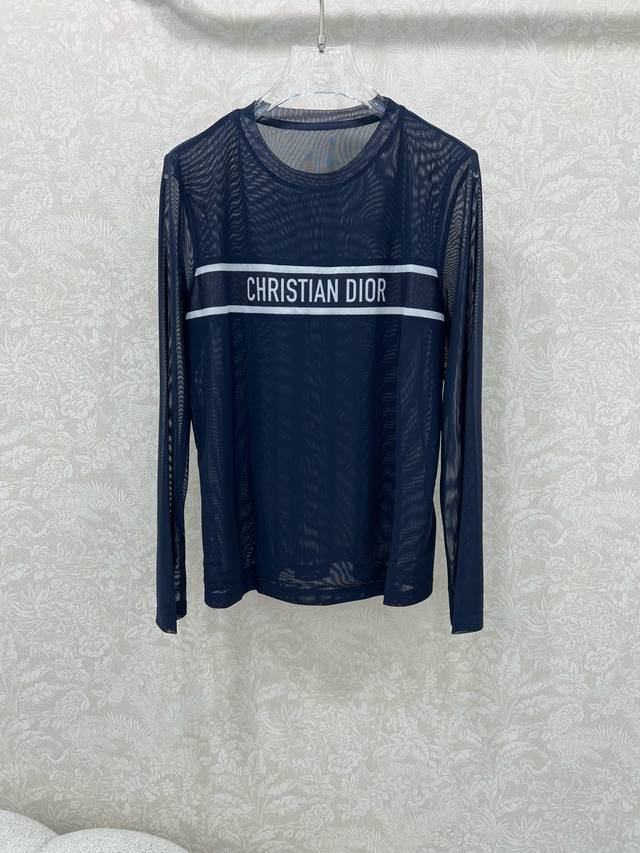 Dio* 25 new mesh bottoming shirt ~ solid color with a central letter logo print.