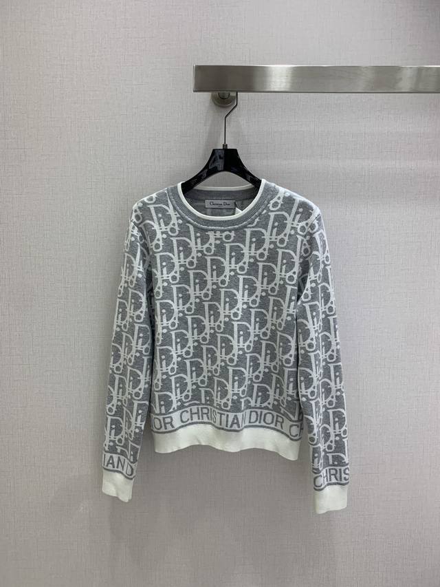 Highly recommend Dio*'s 2025 Early Fall new all-over printed lettering knit swe