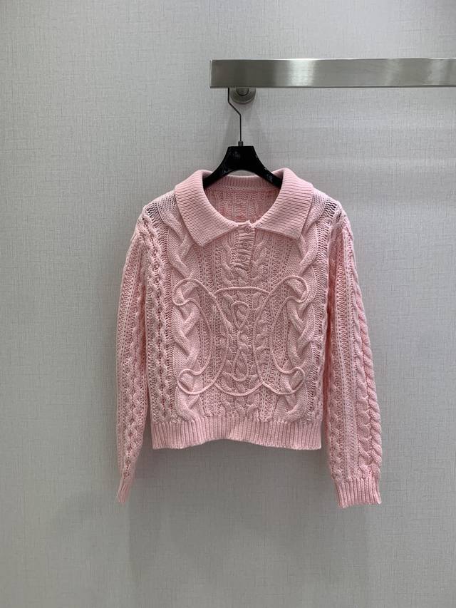 Highly recommend Ce*'s new 2025 fall/winter lapel sweater. Featuring a delicate