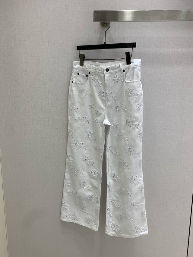 Highly recommend Chlo*'s 2025 Early Fall new arrivals! Hollow embroidered jeans
