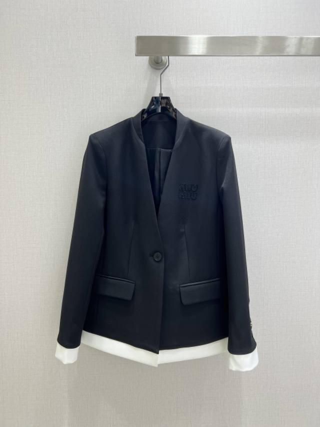 Highly recommend Miu's new 2025 blazer! This sophisticated piece is absolutely