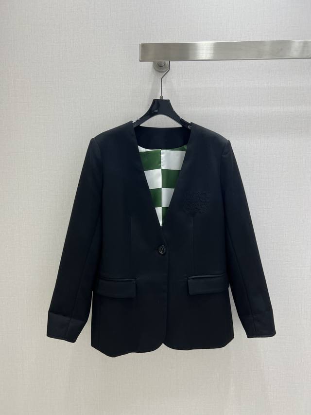 Highly recommend Loe's new 2025 Fall/Winter blazer with contrasting embroidery!