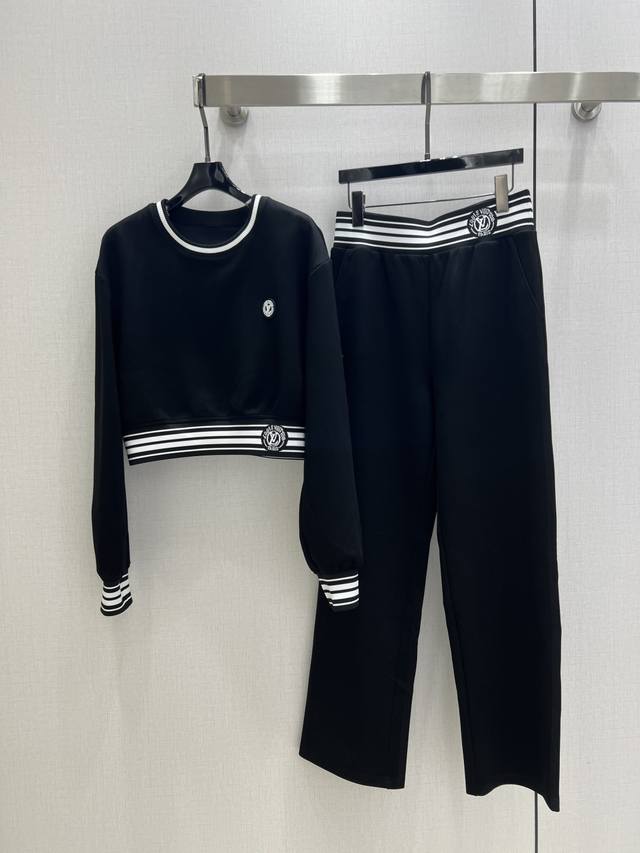Highly recommend V's new Autumn/Winter 2025 casual sweatshirt set! This stylish