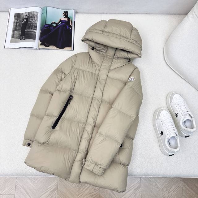 Original quality Mc 25Ss latest autumn and winter model, logo-embellished hooded