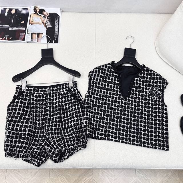 Exclusive first release: C's latest fall/winter 25Ss black and white woven plai