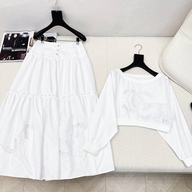 Exclusive first release of C's 25Ss new early autumn South France vacation styl