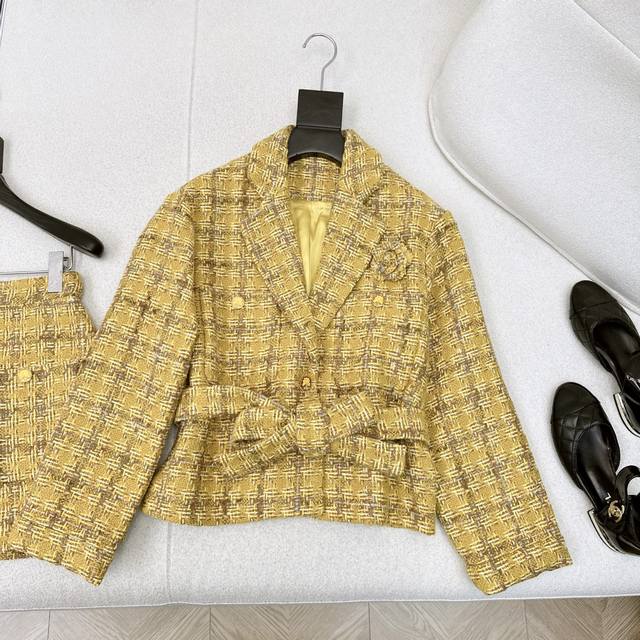 A hot-selling jacket and skirt from C. 25Ss, the latest autumn and winter style