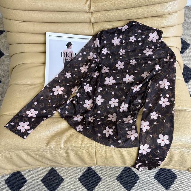 New Fall/Winter 25Ss ~ Loe Summer Dopamine Short Sweatshirt is so pretty! Casua