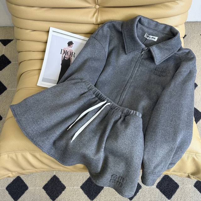Miu Style Outfit 25 ~ Miu* Grey and gray outfit made of wool fabric. The first c