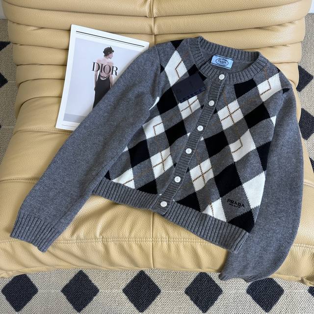 Autumn and winter new 25Ss ~ Pd diamond pattern knitted long-sleeved cardigan cl