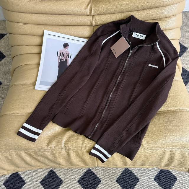 Autumn/Winter new 25Ss ~Miu* Retro and stylish, this knitted cardigan with a sma