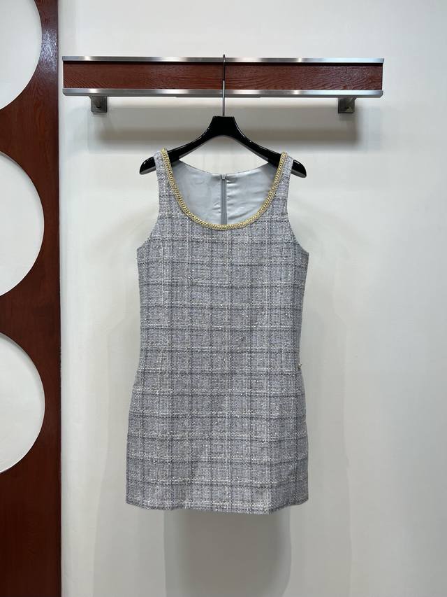 Chanel's new early autumn 25th plaid tweed vest dress. Heavy-duty series, high-p