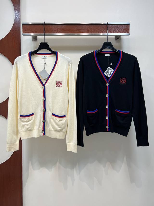 Lw's 25th early autumn new badge embroidered knitted series round neck top V-nec