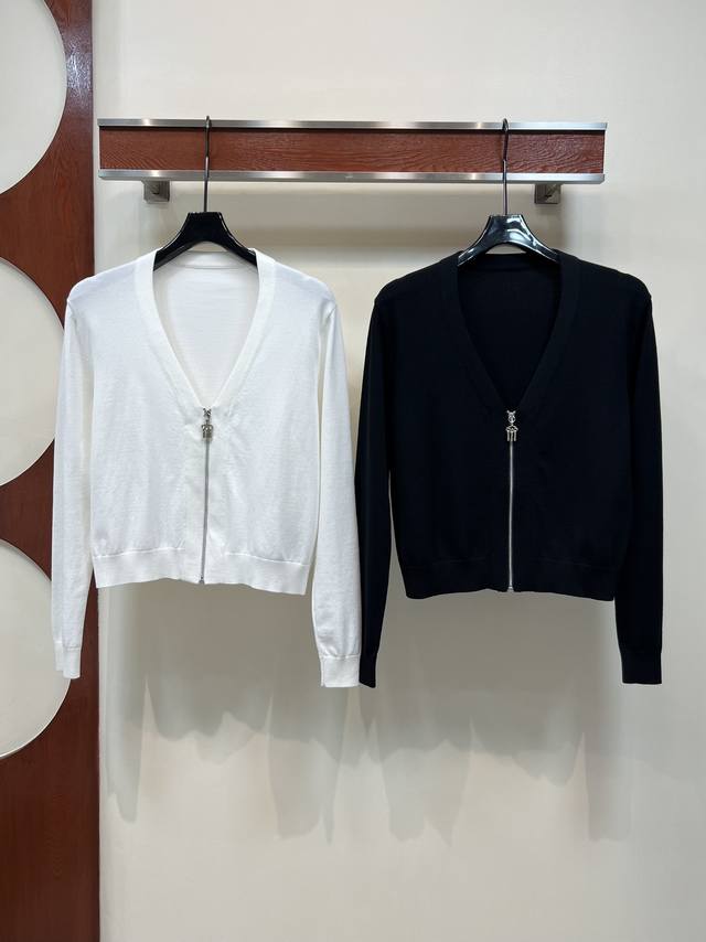 25 New early autumn V-neck zipper knitted cardigan jacket. A must-have for autum
