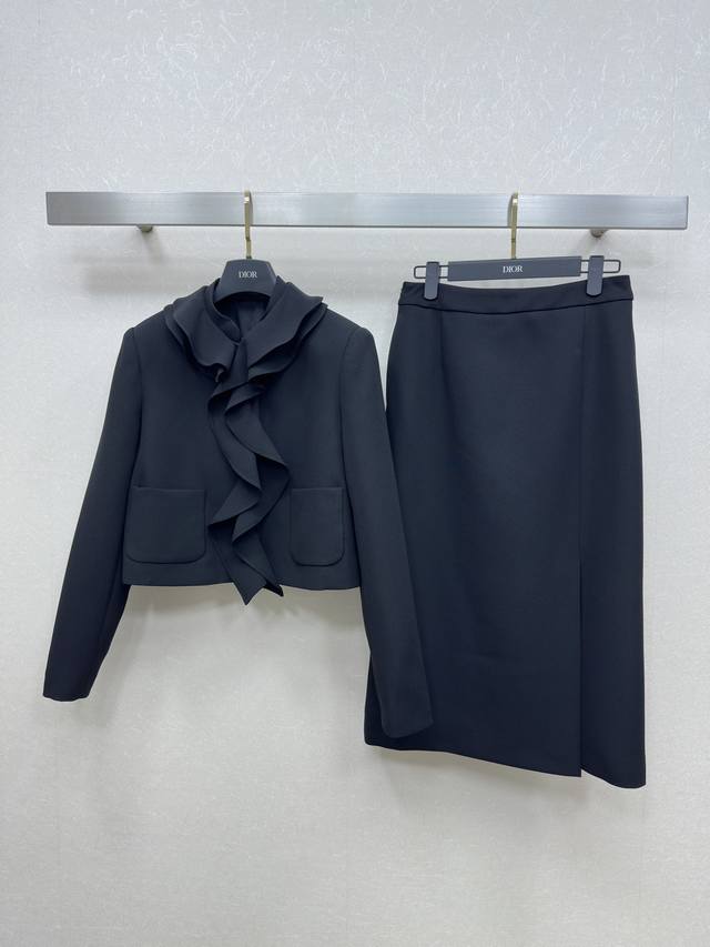25Ss Dio *New fall/winter jacket and skirt with a ruffled neckline. Elegant and