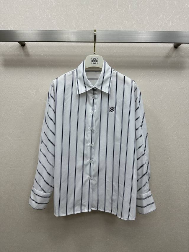 25Ss Loew's striped shirt features an embroidered logo on the chest. This unders