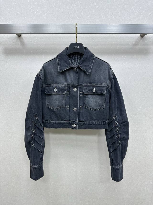 25Ss Dio*'s latest cropped denim jacket features a monogram logo lining and a fa