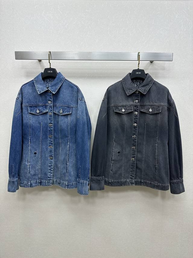 25Ss Dio*'s new denim jacket features a monogram logo lining and a bee embroider