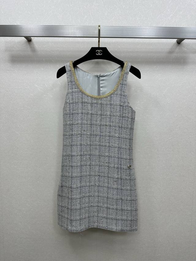 25Ss Chane * New dress from the Autumn/Winter collection. Made of woven tweed, t
