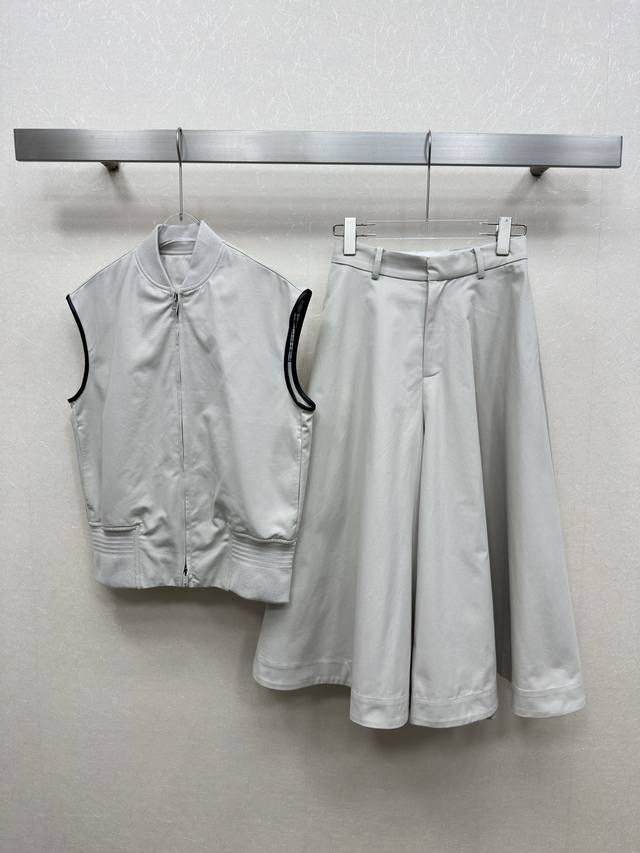 Vest Skirt 25Ss Bv New vest set! 3D tailoring perfectly modifies the silhouette