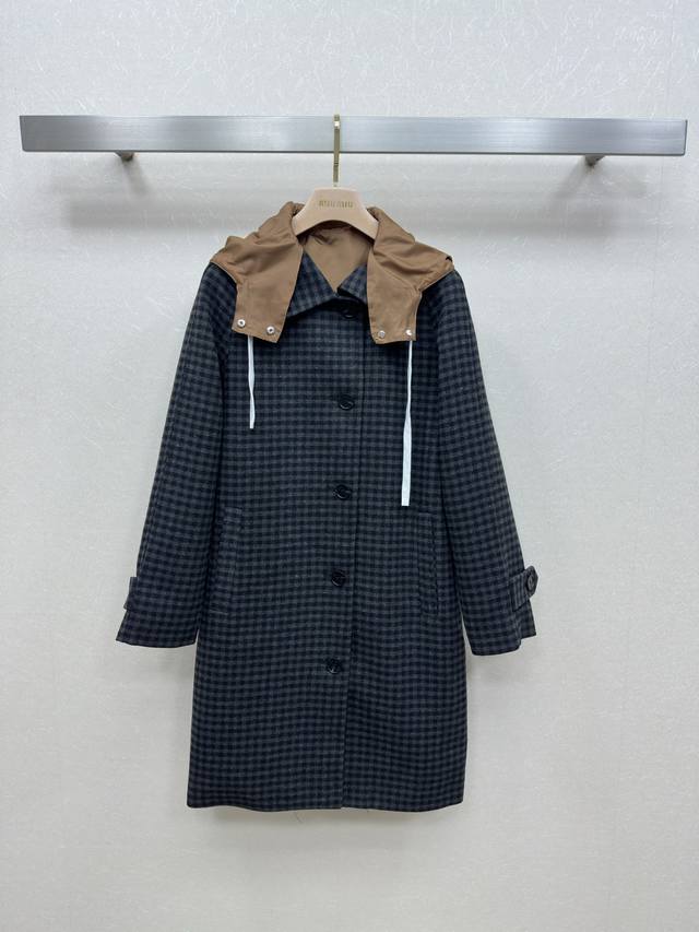 Miumi *25Ss new hooded jacket. Long plaid coat. Contrast color lining for easy s