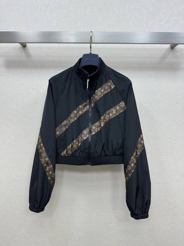 25Ss Lv New autumn and winter short jacket with a functional style. This black c