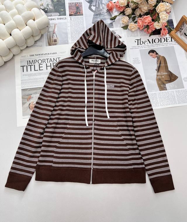 Miumiu 25Ss early autumn new French college style knitted cardigan, wear the fee