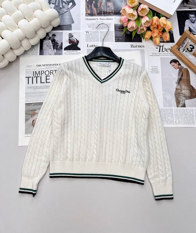 Dior25 early fall new arrivals! This D-brand white, green-trimmed, cable-knit lo