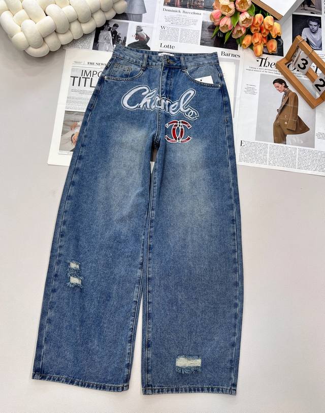 Chenel's new letter embroidered ripped straight-leg pants, exclusive mold, using