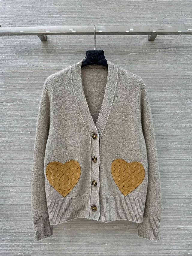 Exclusive debut of high-end, original quality Bv neutral style outfit, new arri