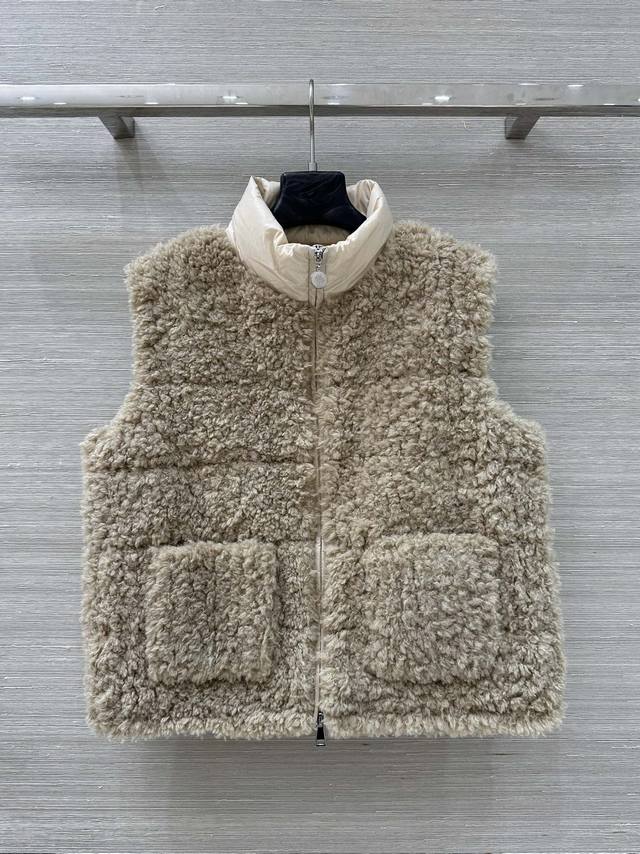 Exclusive first-run, original quality Mo fur down vest. Custom-made, eco-friend