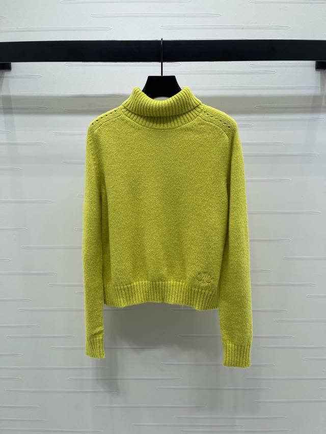 New, original, high-quality Celin* 2025 Early Fall collection! Turtleneck knitt