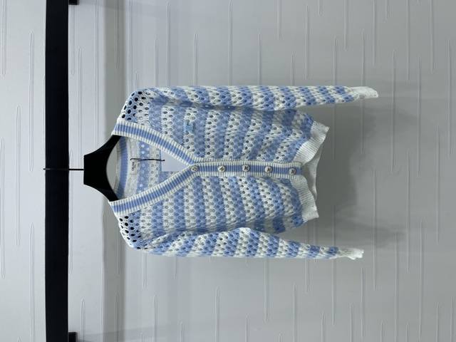 New, original, high-end quality Celin* 2025 Early Fall Collection! Hollow V-nec