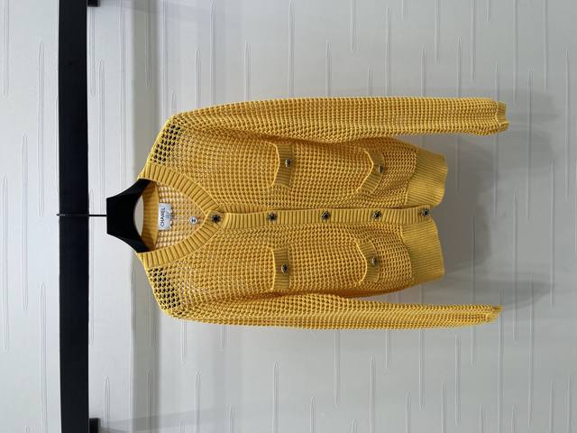 New, original, high-quality Chane* 2025 Early Fall collection! Hollow-neck knit