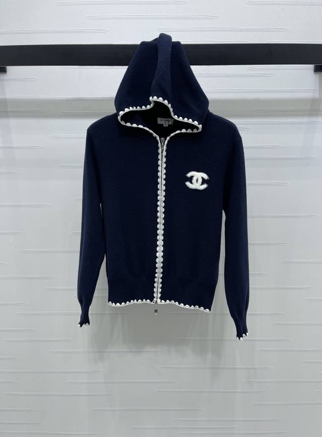 New, original, high-quality Chane* 2025 Early Fall collection! Hooded knitted c