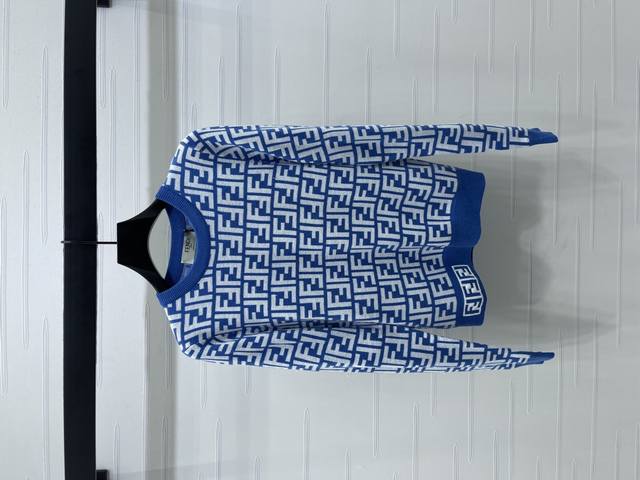 New, original, high-end quality, Fend* 2025 Early Fall collection! Long-sleeved