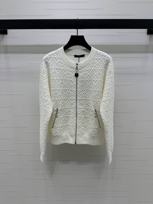 New, original, high-quality Louis Vui*Ton 2025 Early Fall collection! Stand-up