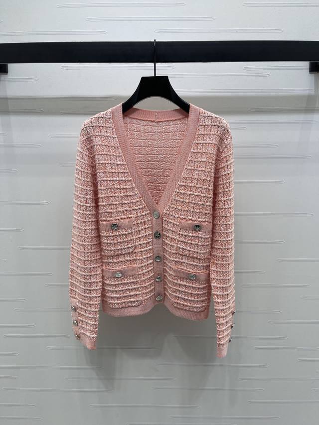 New, original, high-quality Chane* 2025 Early Fall collection! V-neck knitted c