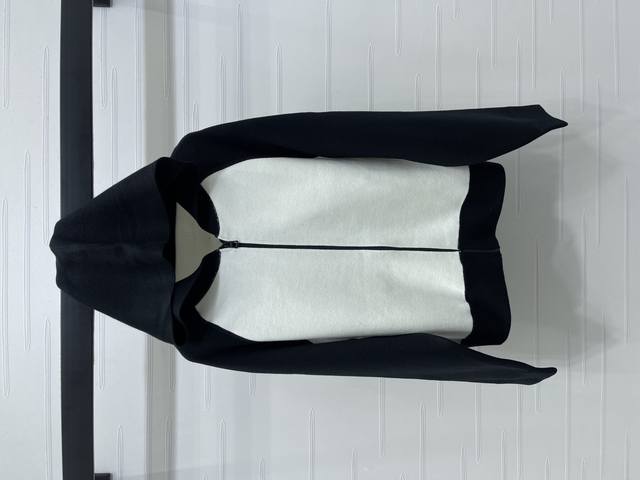 New, original, high-quality Dio* 2025 Early Fall collection! Hooded, knitted, l