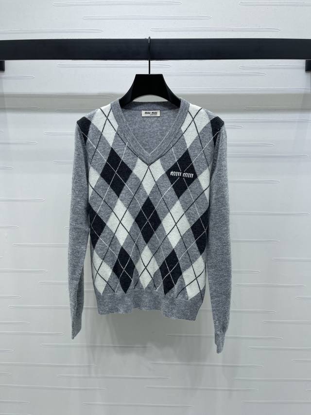 New, original, high-quality, Miumi* 2025 Early Fall Collection! Diamond-knit sw