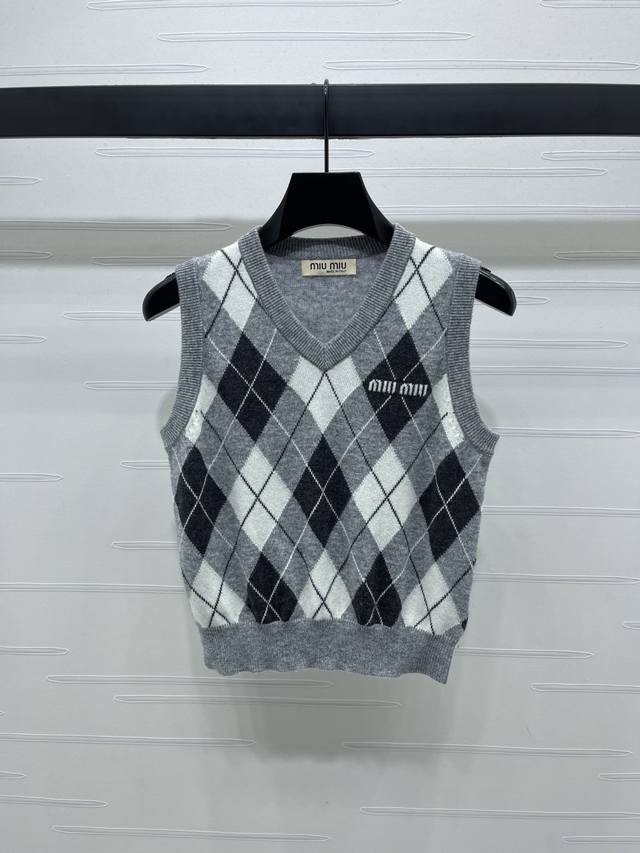 New, original, high-quality, Miumi* 2025 Early Fall collection! Diamond-knitted