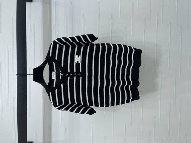 New, original, high-end quality Celin* 2025 Early Fall collection! Crew-neck st