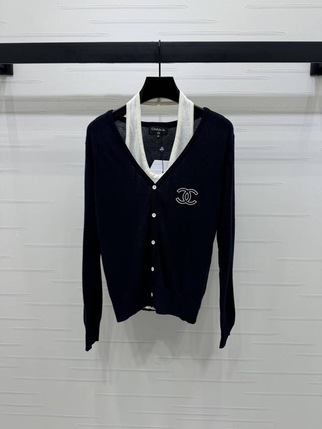 New, original, high-quality Chane* 2025 Early Fall Collection! Knitted two-piec
